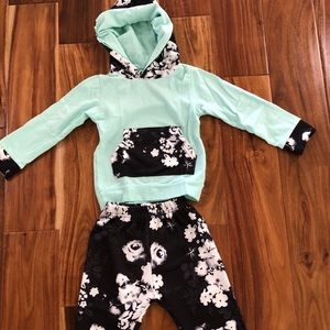 4 sets Kids Toddler 2 piece hoodie outfits (sizes 90-100)